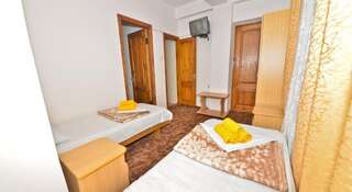 Гостиница Terskaya 70 Анапа Классический четырёхместный номер-1